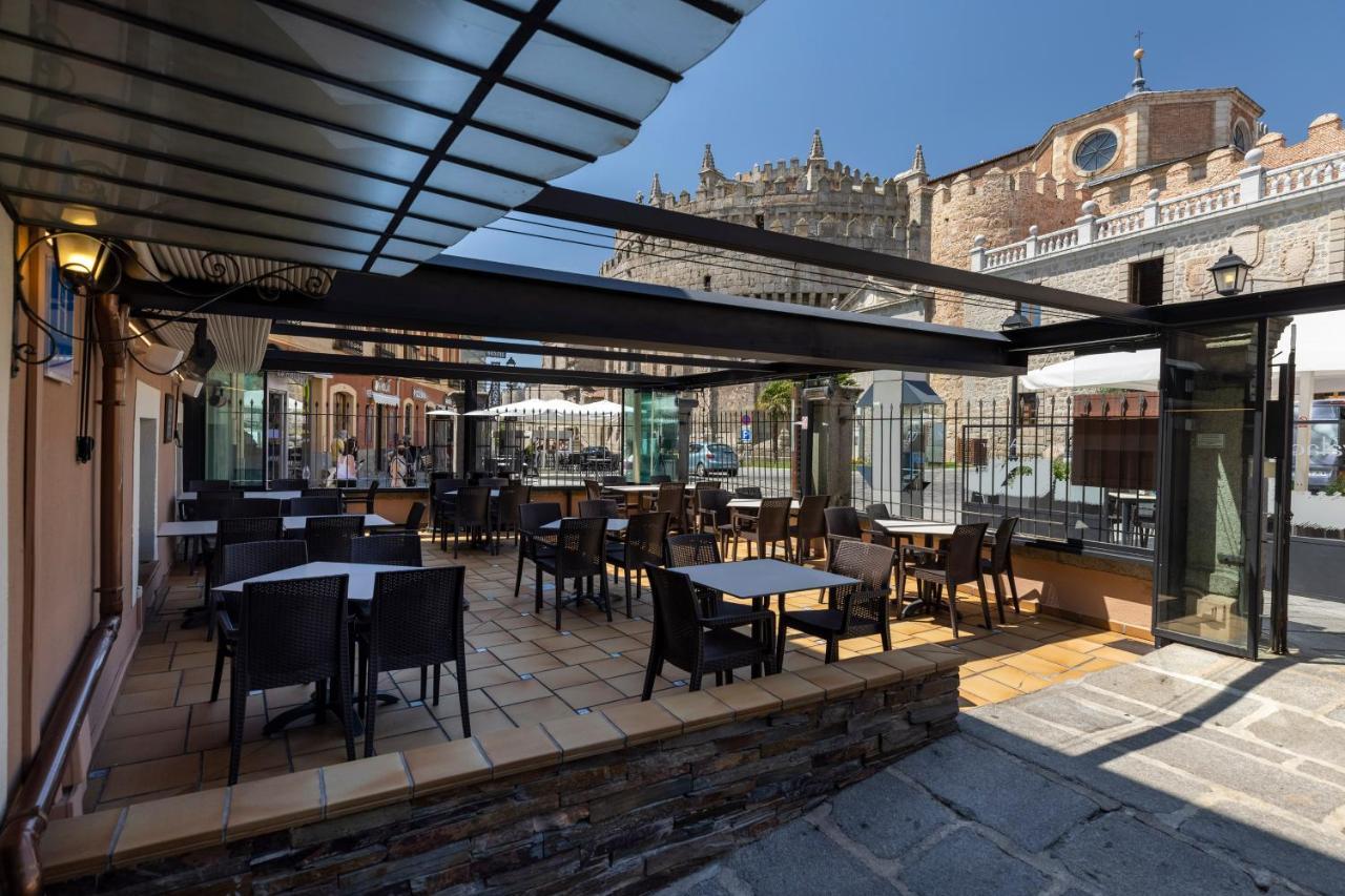 Hostal Restaurante Puerta Del Alcazar Avila Exterior photo